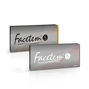 <b>Facetem S, DNCompany LTD</b><br>Dystrybutor: Totis Pharma <br><br> Uzupełnienie objętości tkanek miękkich (kości policzkowe, skronie), korekta fałd i zmarszczek oraz owalu twarzy i podbródka, a także dłoni, stymulacja kolagenu (skóra wiotka, atoniczna). 30% hydroksyapatyt wapnia, 70% żel polimerowy. Struktura molekularna: opatentowana technologia FACETEM LATTICE Pore - kratownicowo-porowata struktura mikrocząsteczek - większa objętość i długotrwały efekt wypełniacza.