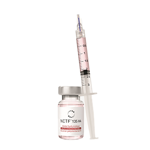 <b>NCTF 135Ha + Nanosoft, Fillmed</b><br>Dystrybutor: Laboratoires Fillmed <br><br> Bioregenerujący preparat zapewniający widoczną rewitalizację i odmłodzenie skóry: zmarszczki zostają wygładzone, skóra staje się lepiej napięta, nawilżona i jędrna. Nanosoft™ to trzy mikroigiełki o długości 0,6 mm przeznaczone do iniekcji preparatu we wrażliwe okolice. Skład: NCTF 135HA to kompleks 60 przeciwstarzeniowych składników aktywnych – kwasu hialuronowego, witamin, aminokwasów, koenzymów i przeciwutleniaczy.