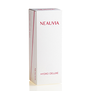<b>Neauvia Hydro Deluxe, Neauvia</b><br>Dystrybutor: ITP. S.A. <br><br> Do tymczasowej korekty objawu pierwotnego zaniku starczego tkanek miękkich twarzy i szyi za pomocą iniekcji śródskórnej. Skład: Nieusieciowany hydrożel z kwasem hialuronowym wzbogacony o gicynę, L-prolinę, i hydroksyapatyt wapnia w roztwór buforu fosforanowego.