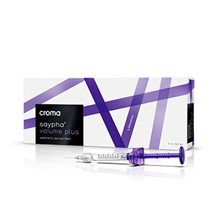 <b>Saypha® Volume Plus, Croma</b><br>Dystrybutor: Croma Pharma <br><br> Do korekty umiarkowanego i dużego ubytku objętości w środkowej części twarzy. Skład: Usieciowany kwas hialuronowy o stężeniu 25 mg/ml i stopniu usieciowania 1–2%. Jest on wytwarzany w zastrzeżonej technologii Macro CORE, której jakość, skuteczność i bezpieczeństwo produktu zostały potwierdzone w badaniach klinicznych