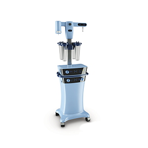 <b>Vaser®</b><br> Dystrybutor: Solta Medical <br><br>  Przeznaczenie i technologia: Liposukcja ultradźwiękowa Vaser® (UAL – Ultrasound Assisted Liposuction) wykorzystuje energię akustyczną dostarczaną za pomocą sondy ultradźwiękowej, co powoduje szybkie tworzenie się pęcherzyków i ich zapadanie się w płynie tumescentnym, by usunąć komórki tłuszczowe. Metoda ta selektywnie emulguje tkankę tłuszczową, tworząc zawiesinę komórek tłuszczowych. Specyficzna częstotliwość fal działa selektywnie na tłuszcz, chroniąc tkanki i naczynia, co przyspiesza regenerację i obkurczanie skóry.