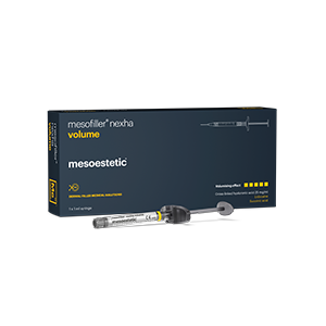 <b>mesofiller® nexha volume</b><br> Dystrybutor: Mesoestetic  <br><br>  Przeznaczenie i skład: Wypełniacz na bazie usieciowanego kwasu hialuronowego o wysokiej masie cząsteczkowej w stężeniu 25 mg/ml, zapewniający optymalne zwiększenie objętości tkanek. Jego cechy reologiczne umożliwiają uniesienie tkanki i utrzymanie w miejscu podania. Żel o wyjątkowych właściwościach, zawierający kwas bursztynowy w trójwymiarowej matrycy, który jest uwalniany stopniowo w miarę degradacji preparatu.