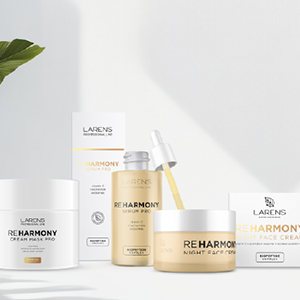 <b>REHARMONY LINE, LARENS PROFESSIONAL</b><br><br> Linia ReHarmony to profesjonalna seria do skóry osłabionej, poszarzałej i wymagającej regeneracji. Serum Pro z witaminą C, niacynamidem i roślinnymi egzosomami głęboko nawilża, rozjaśnia przebarwienia i stymuluje kolagen. Cream Mask Pro odżywia, wzmacnia barierę hydrolipidową i mikrobiom skóry. Night Face Cream wspiera nocną regenerację, rozświetla, ujędrnia i przywraca równowagę skóry, pozostawiając ją miękką, gładką i promienną.