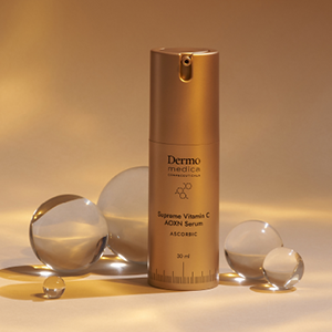 <b>SUPREME VITAMIN C AOXN SERUM, DERMOMEDICA COSMECEUTICALS</b><br><br> Zaawansowane serum antyoksydacyjne przeznaczone do skór: suchych, atopowych, odwodnionych, z rumieniem, przebarwieniami, nierównym kolorytem, przyspieszonym starzeniem, widocznymi zmarszczkami, trądzikiem różowatym o podłożu skóry mocno odwodnionej. Skład: witamina C 10%, ksantohumol 0,5%, astaksantyna 0,5%, kwas traneksamowy 0,5%, kwas ferulowy 0,5%, glutation 0,5%, ceramidy: NP, AP i EOP.